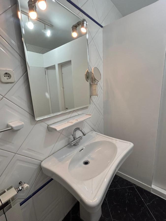 Villa Rooms Madrid Exterior photo